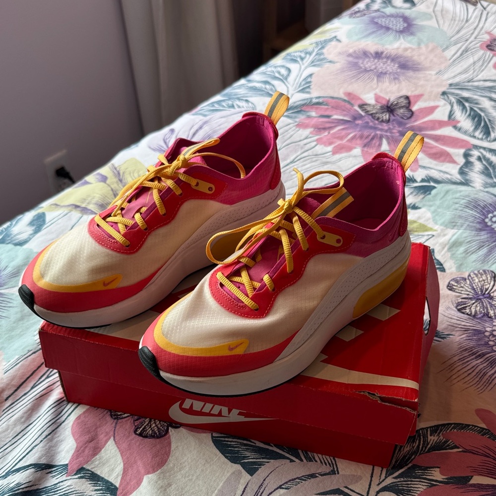 Nike Women's Air Max Dia SE